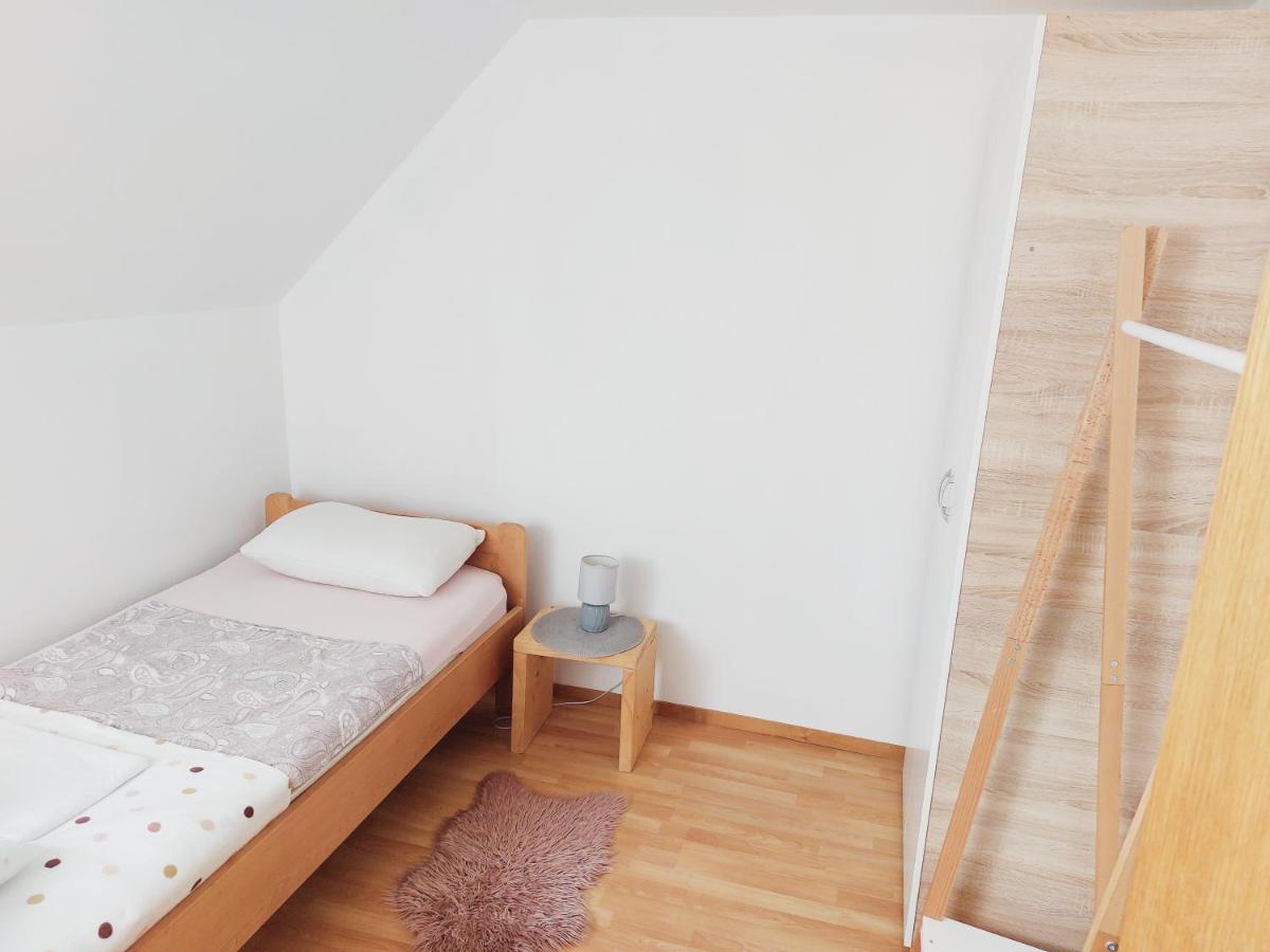Апартаменти Apartman Cardak Ґоспич Екстер'єр фото