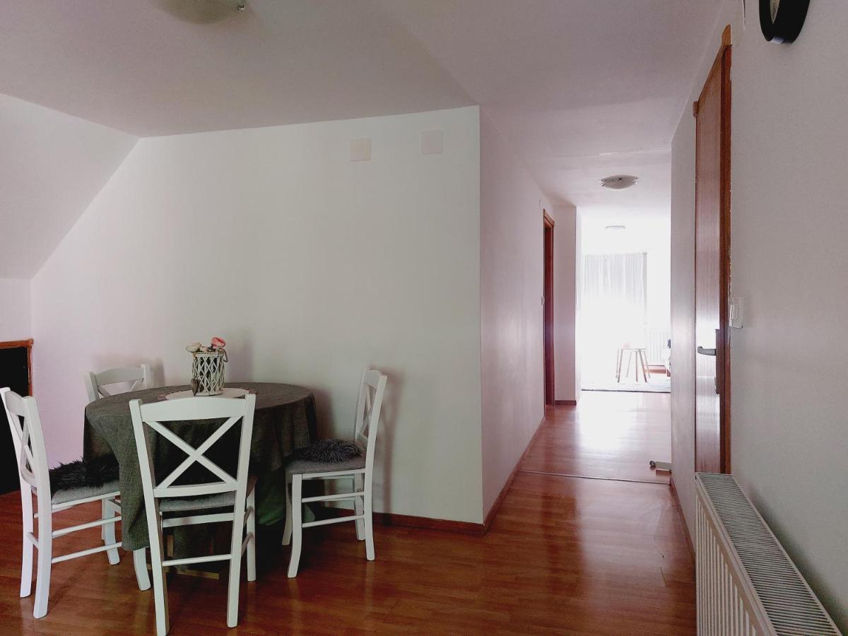 Апартаменти Apartman Cardak Ґоспич Екстер'єр фото